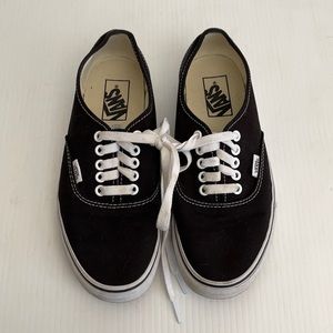 Vans Authentic Low Top Lace Up Sneaker Black 8US